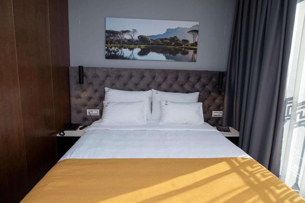 H41 Luxury Suites Belgrad Exteriör bild