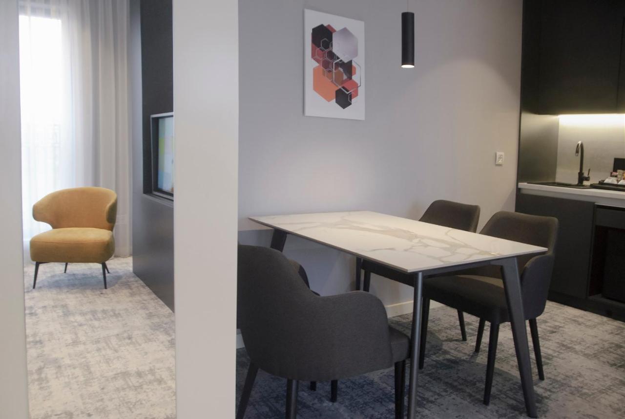 H41 Luxury Suites Belgrad Exteriör bild