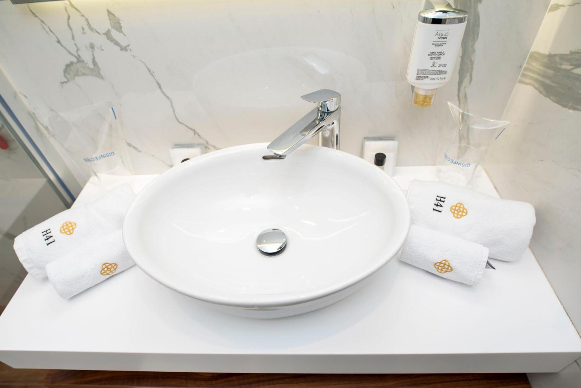 H41 Luxury Suites Belgrad Rum bild