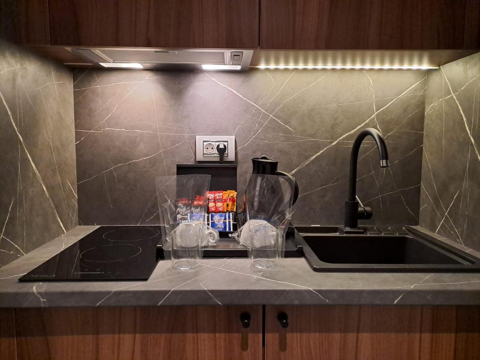 H41 Luxury Suites Belgrad Rum bild