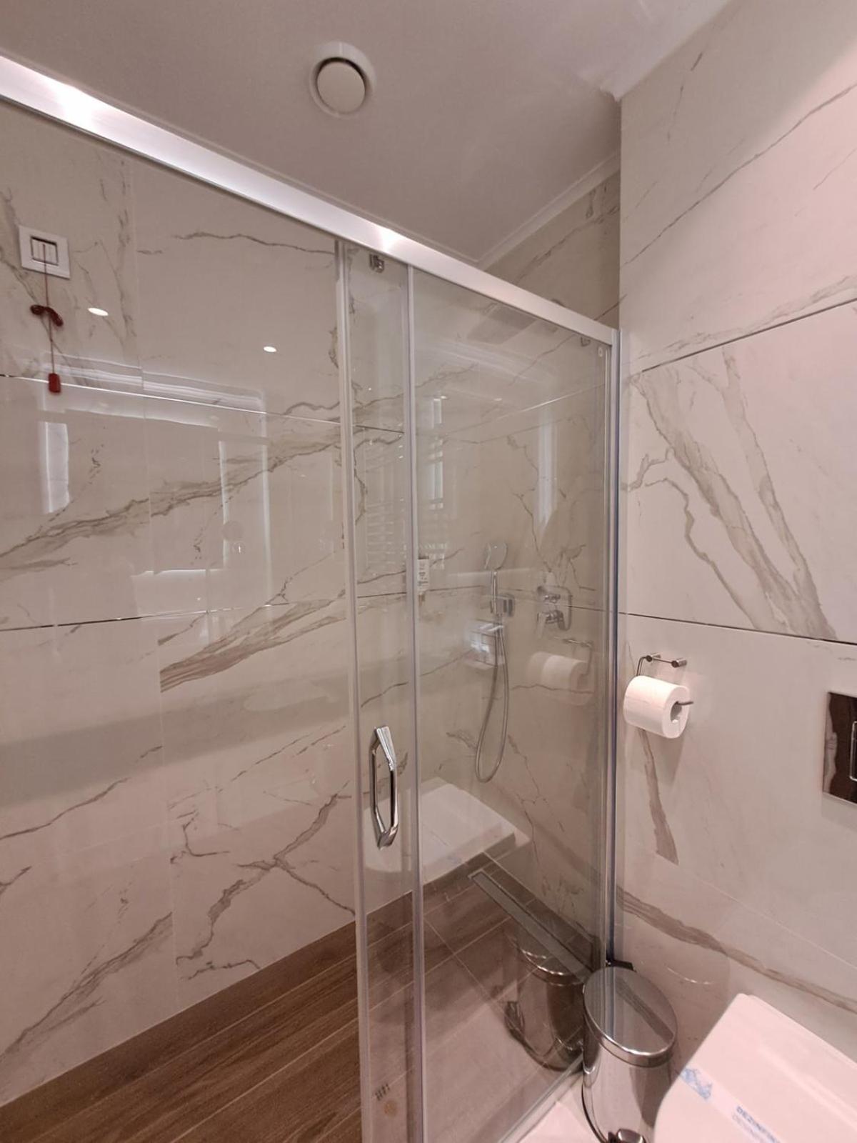 H41 Luxury Suites Belgrad Rum bild